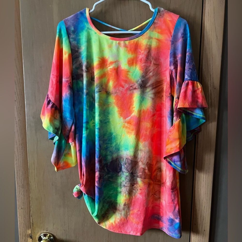 LillyPad size medium Tie-Dye Oversized bell shelve open back Blouse tunic